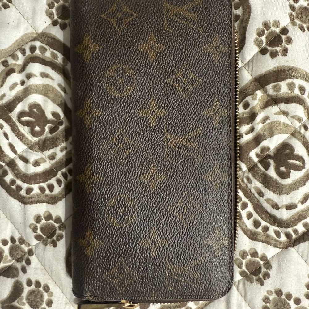 Louis Vuitton Wallet – Authentic